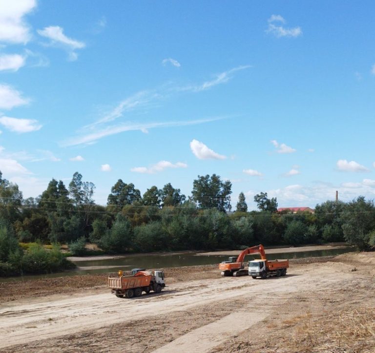 COMIENZAN LAS INTERVENCIONES EN LA RIBERA. PRIMERA FASE: EXTRACCIÓN DE LODOS PARA MEJORAR LA CONTINUIDAD FLUVIAL